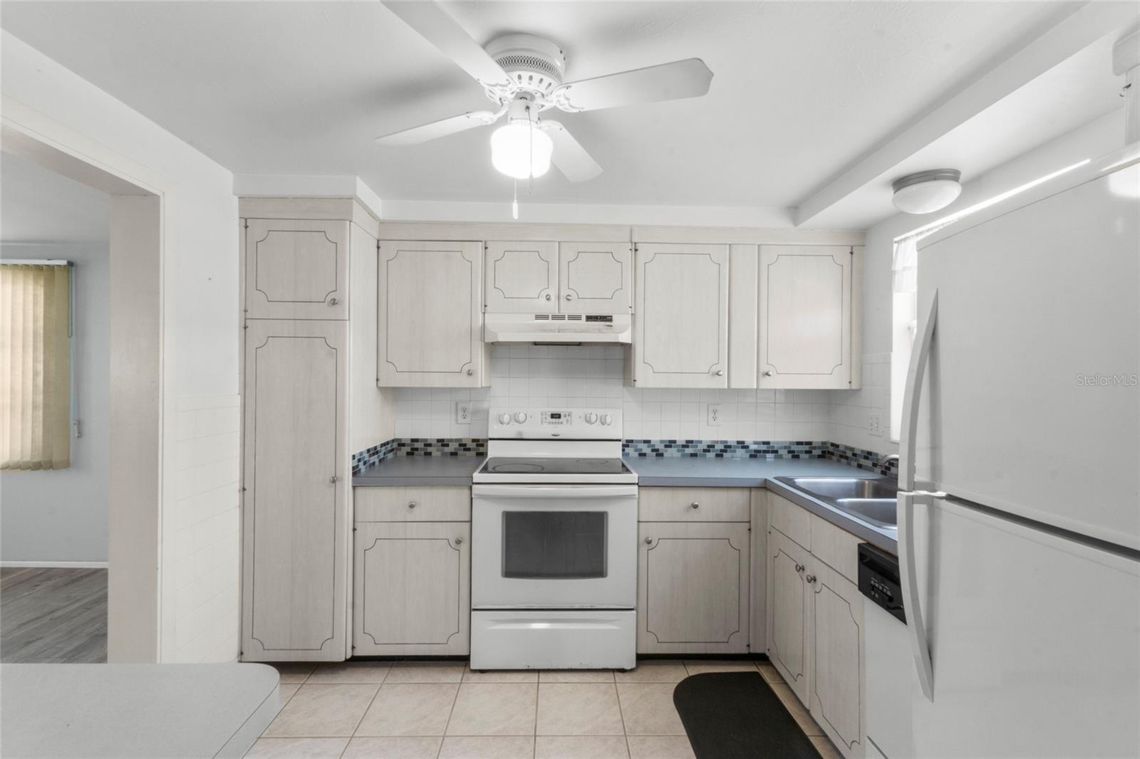 1523 LAKESIDE DR #15, VENICE, FL, 34293