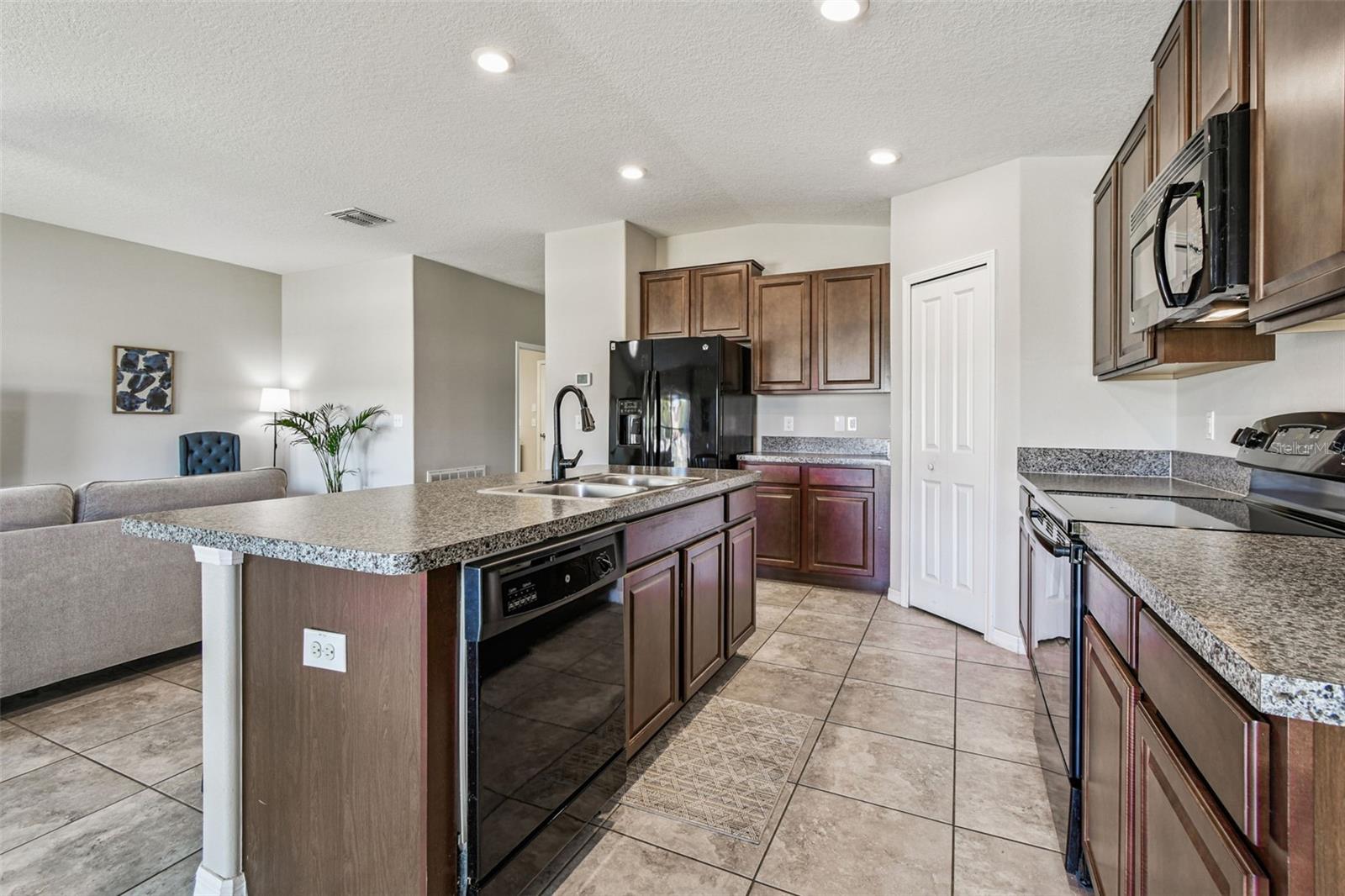 10946 RAINBOW PYRITE DR, WIMAUMA, FL, 33598