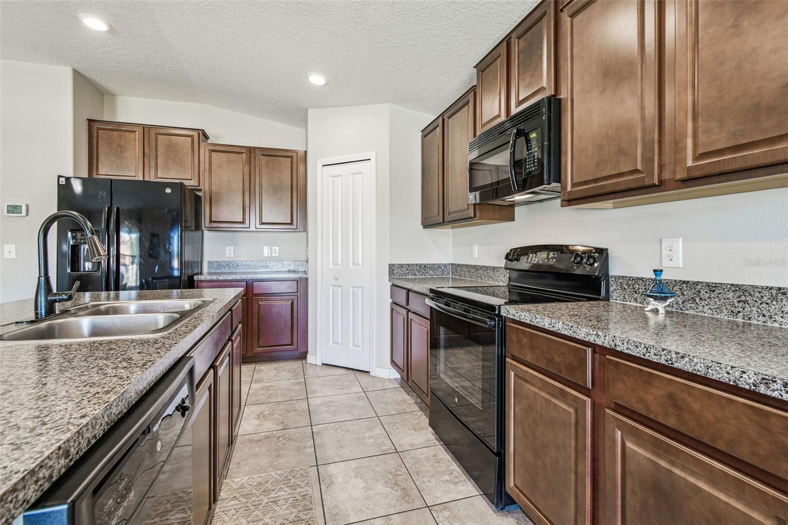 10946 RAINBOW PYRITE DR, WIMAUMA, FL, 33598