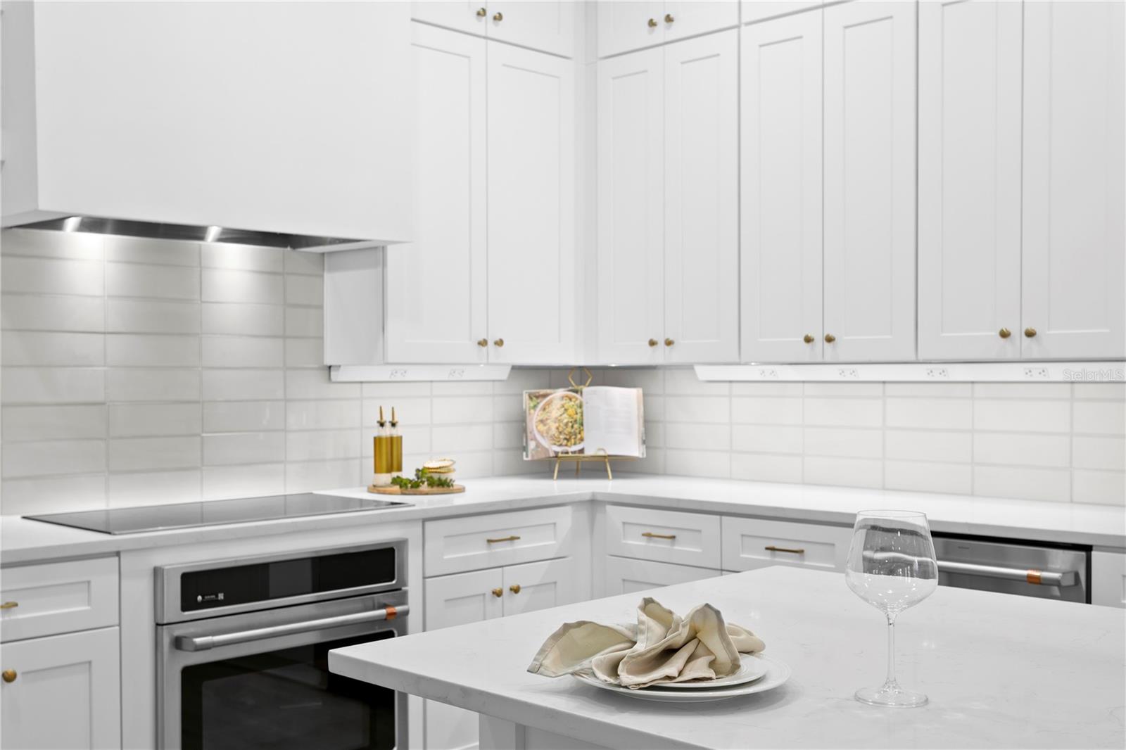 450 GILMAN PL N, ST PETERSBURG, FL, 33716