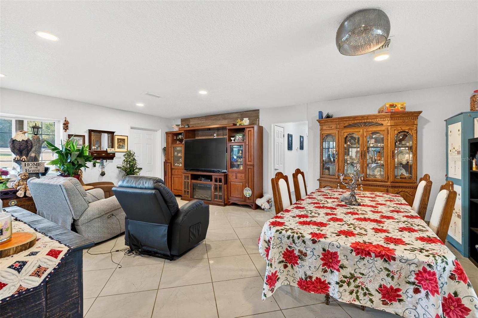 37104 COUNTY ROAD 452, GRAND ISLAND, FL, 32735