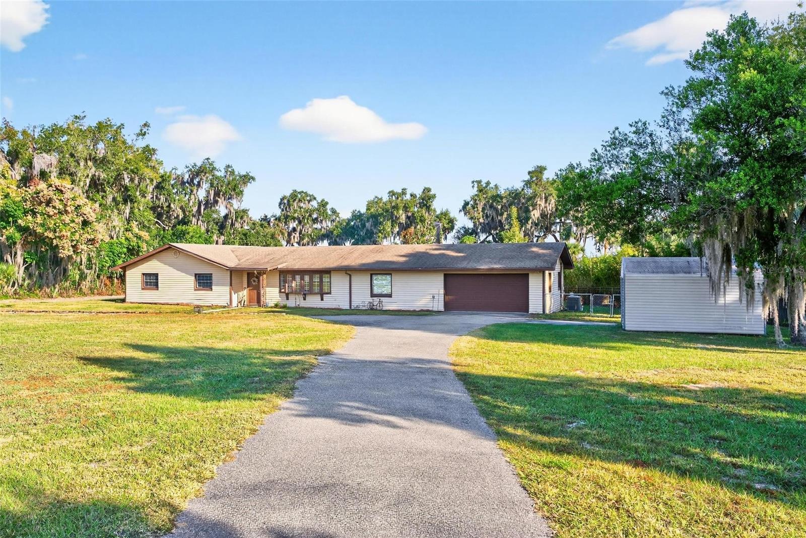 37104 COUNTY ROAD 452, GRAND ISLAND, FL, 32735