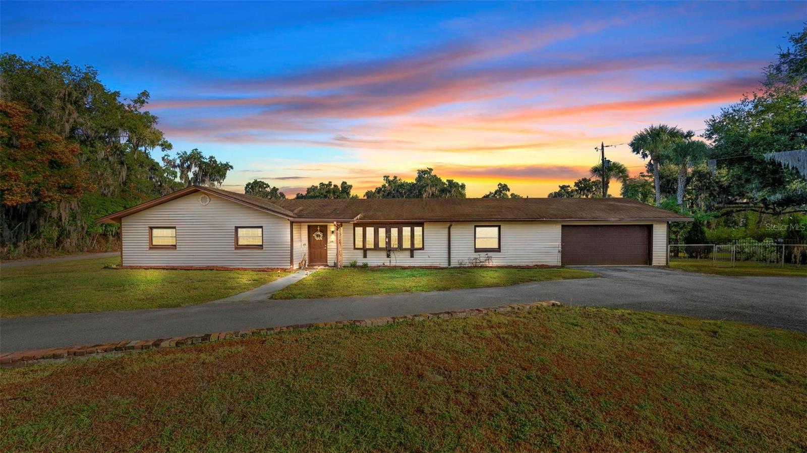 37104 COUNTY ROAD 452, GRAND ISLAND, FL, 32735