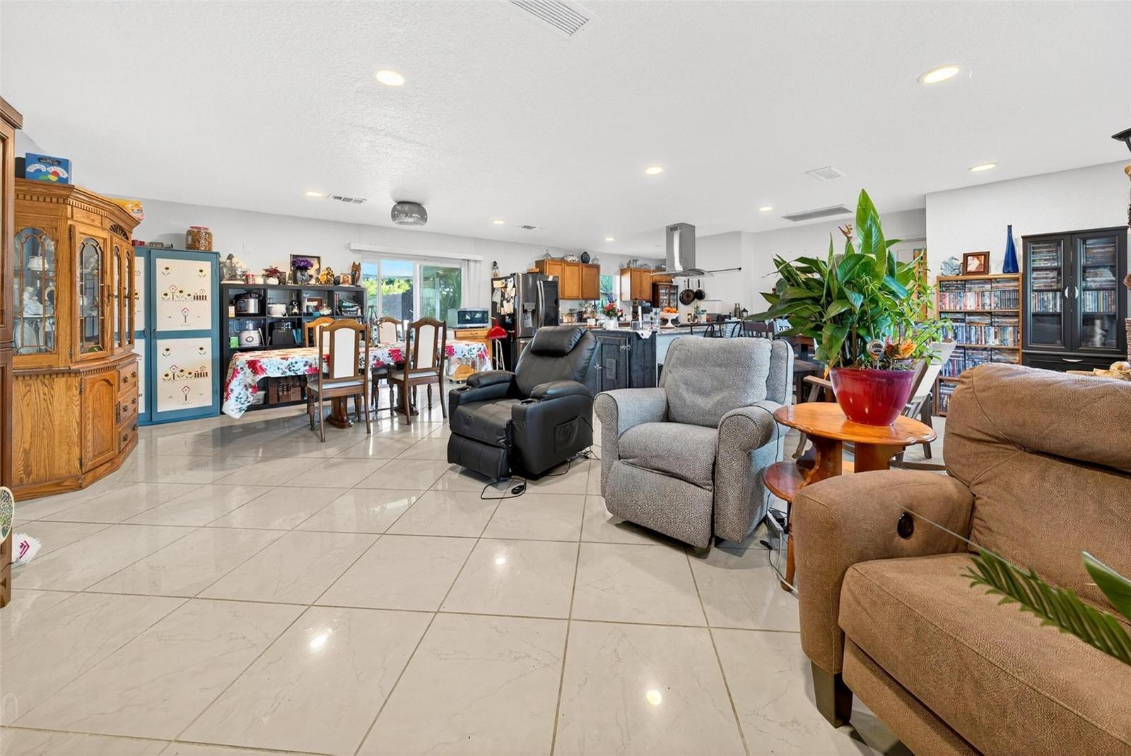 37104 COUNTY ROAD 452, GRAND ISLAND, FL, 32735