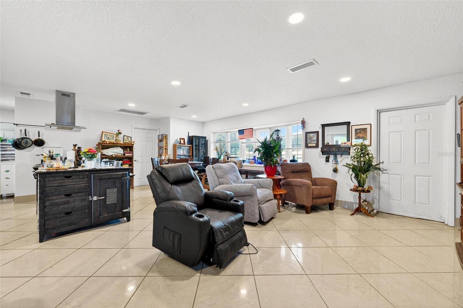 37104 COUNTY ROAD 452, GRAND ISLAND, FL, 32735