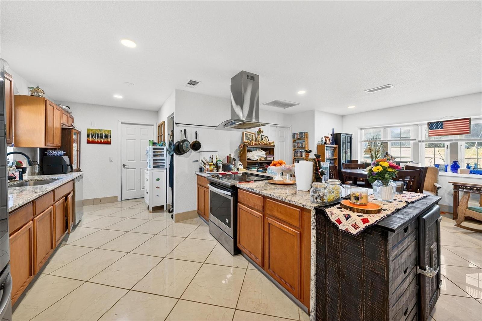 37104 COUNTY ROAD 452, GRAND ISLAND, FL, 32735