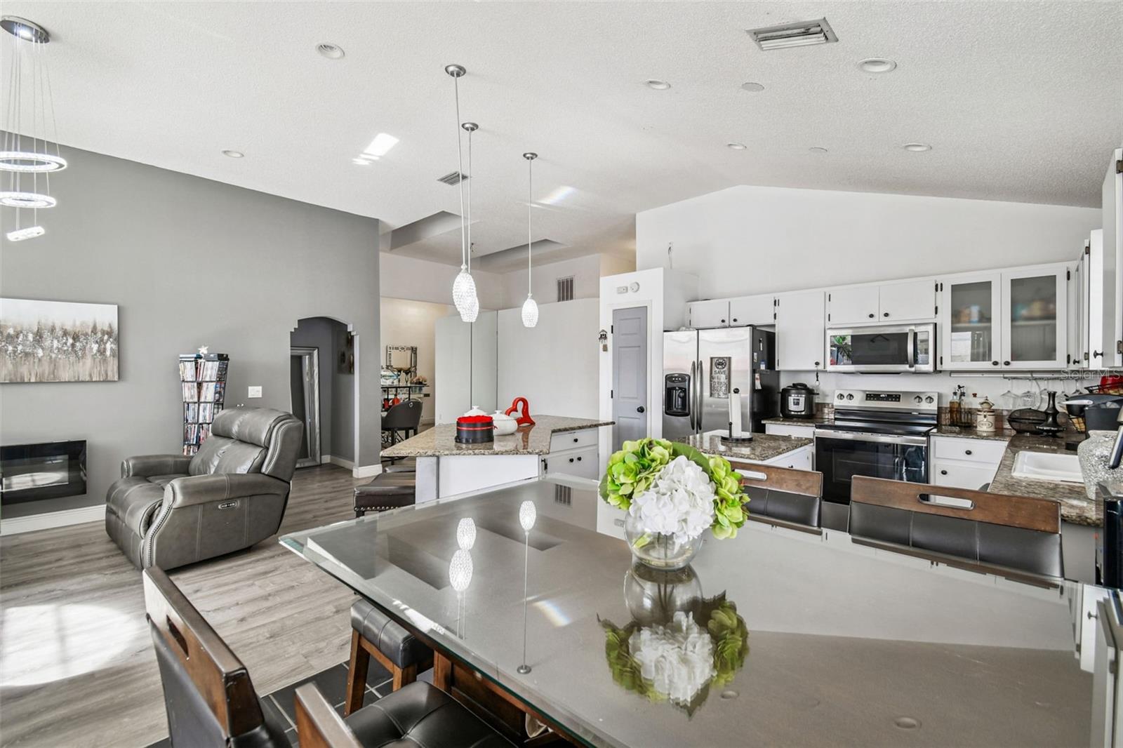 6906 MIRROR LAKE AVE, TAMPA, FL, 33634