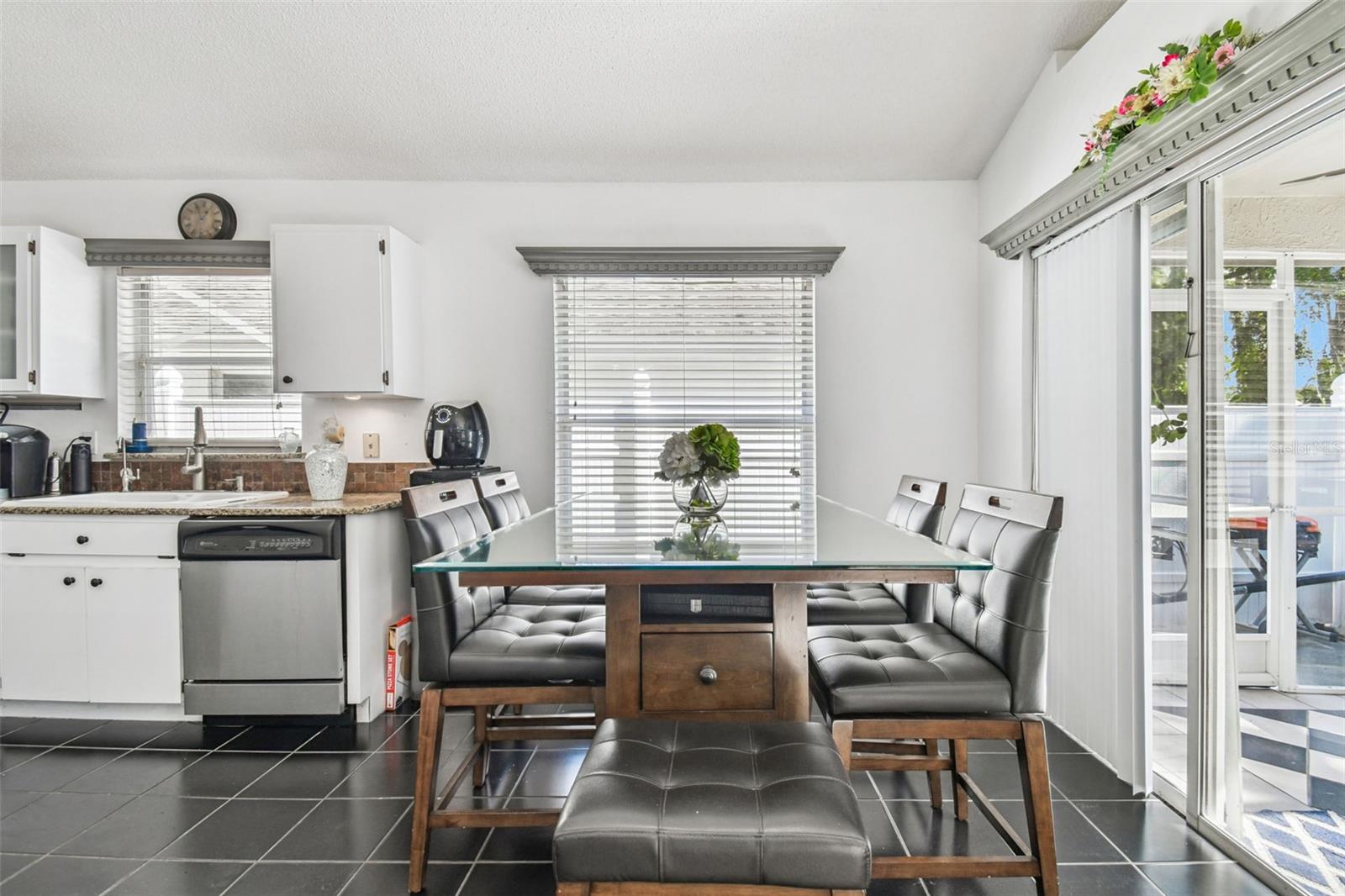 6906 MIRROR LAKE AVE, TAMPA, FL, 33634