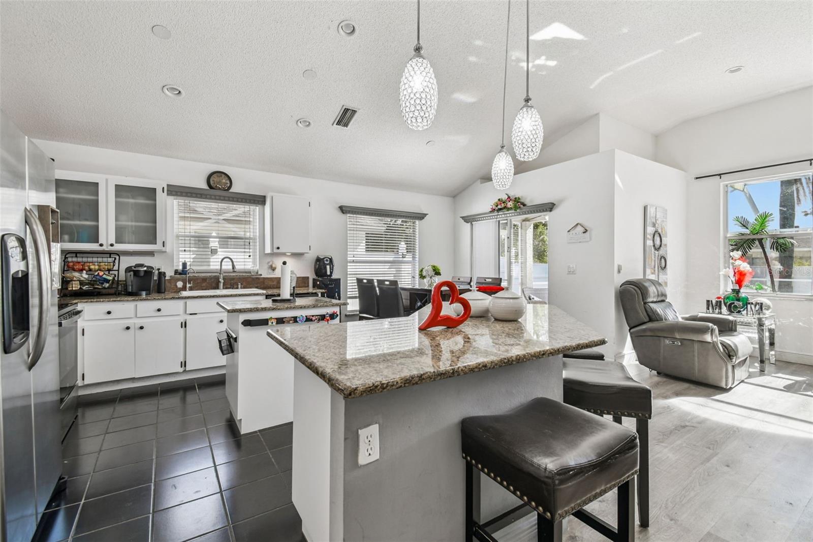 6906 MIRROR LAKE AVE, TAMPA, FL, 33634