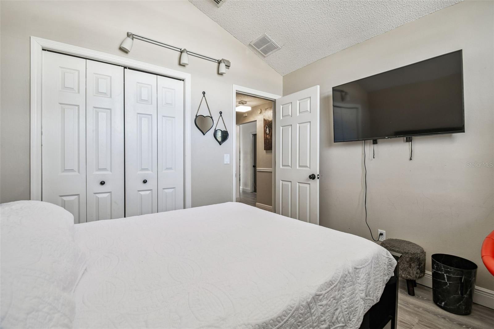 6906 MIRROR LAKE AVE, TAMPA, FL, 33634