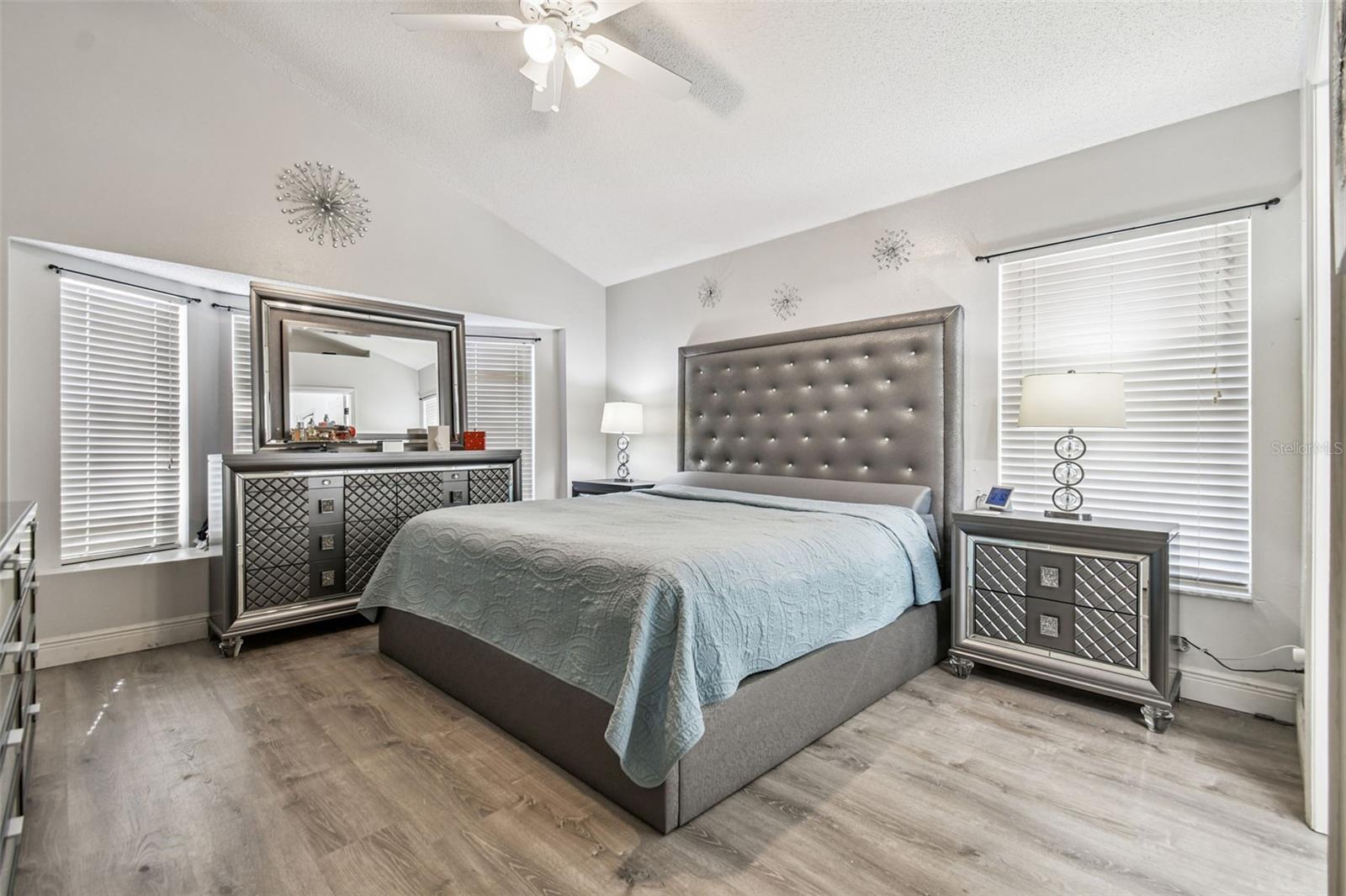 6906 MIRROR LAKE AVE, TAMPA, FL, 33634