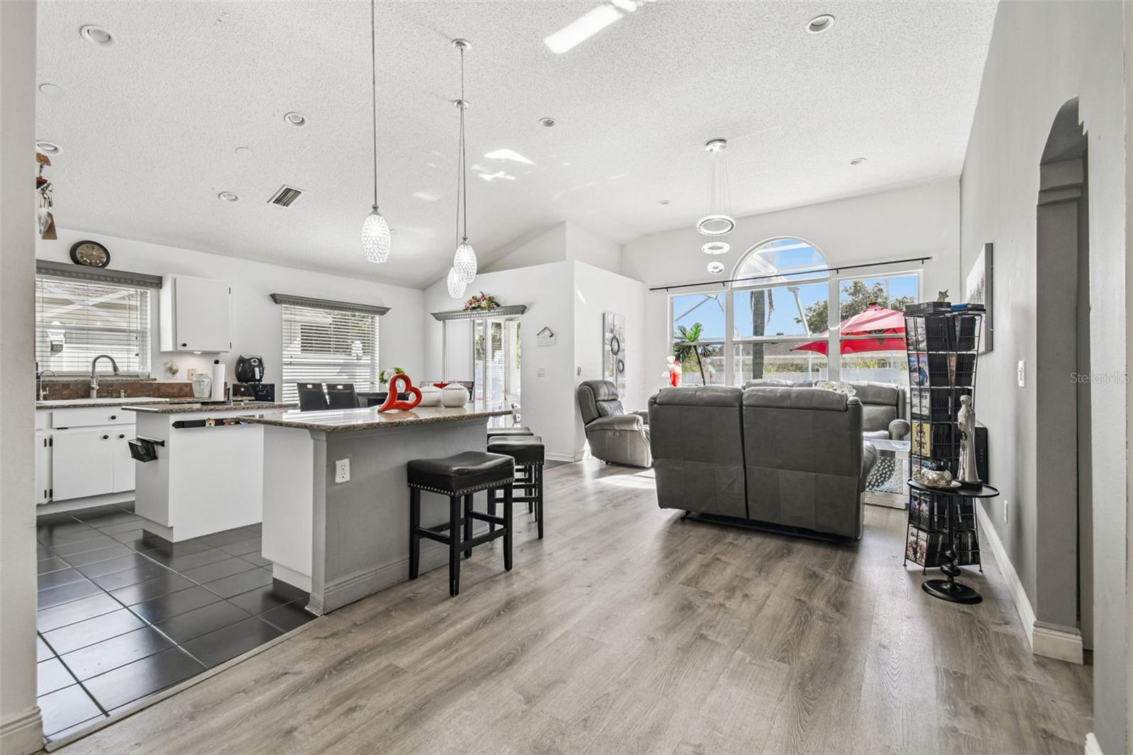 6906 MIRROR LAKE AVE, TAMPA, FL, 33634