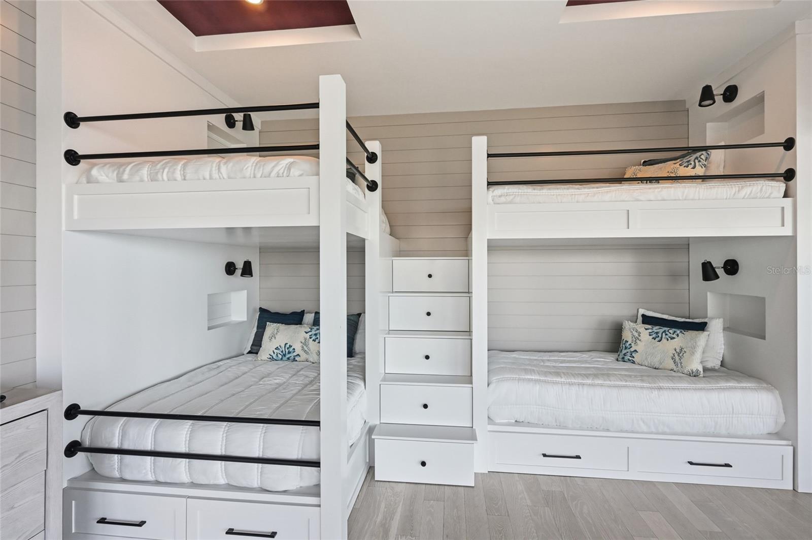 600 WEDGE LN, LONGBOAT KEY, FL, 34228