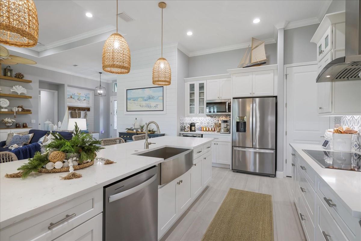 255 ROTONDA BLVD S, ROTONDA WEST, FL, 33947