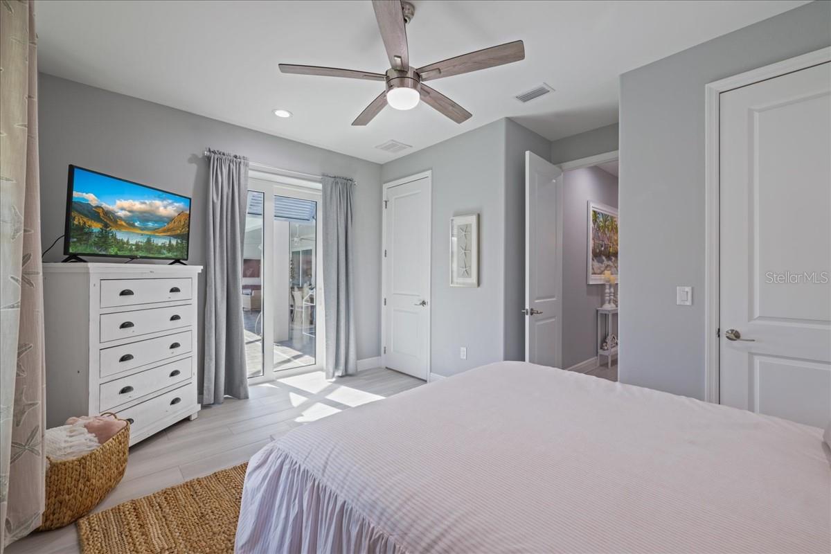 255 ROTONDA BLVD S, ROTONDA WEST, FL, 33947