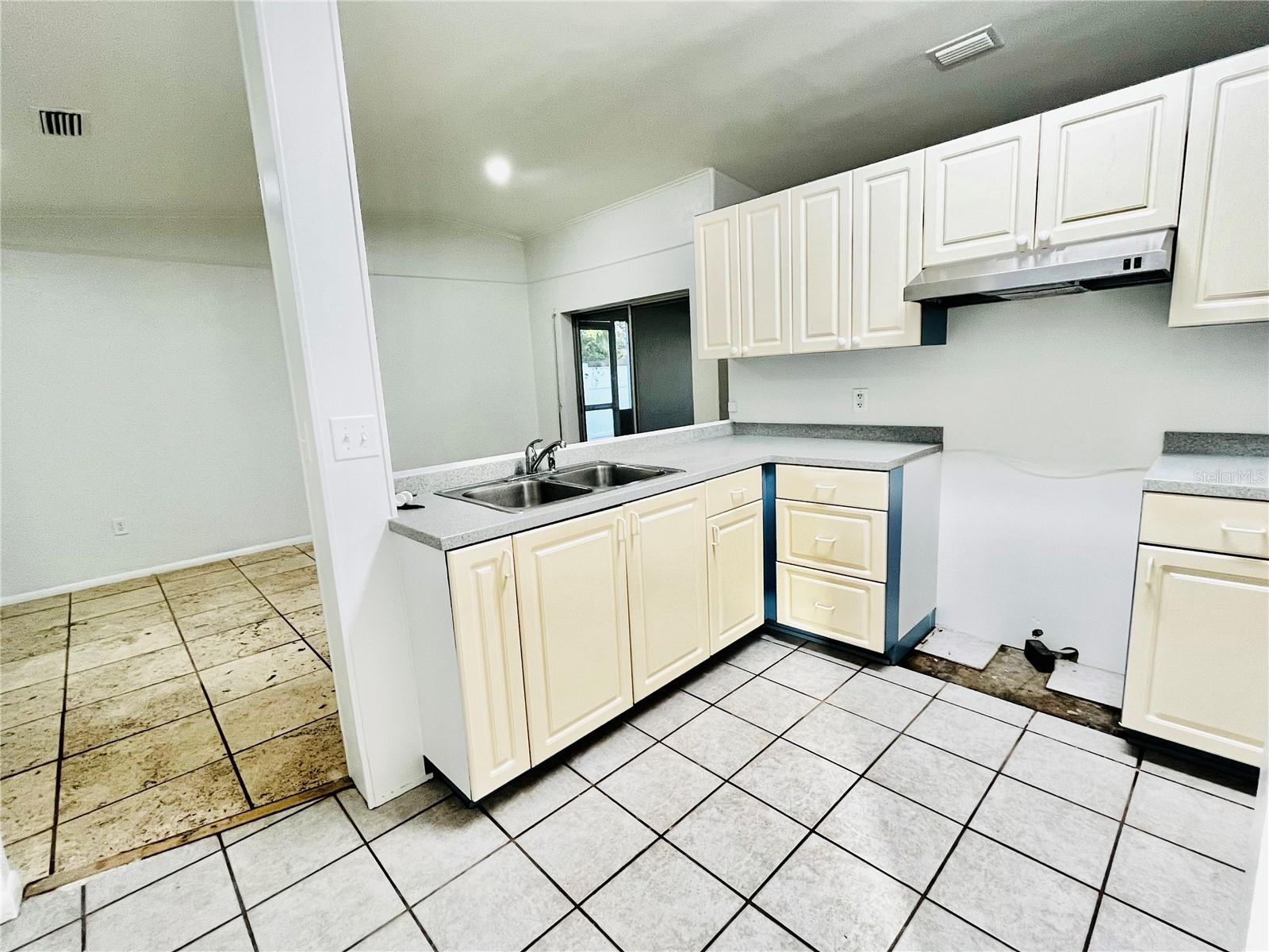 7401 21ST ST N, ST PETERSBURG, FL, 33702