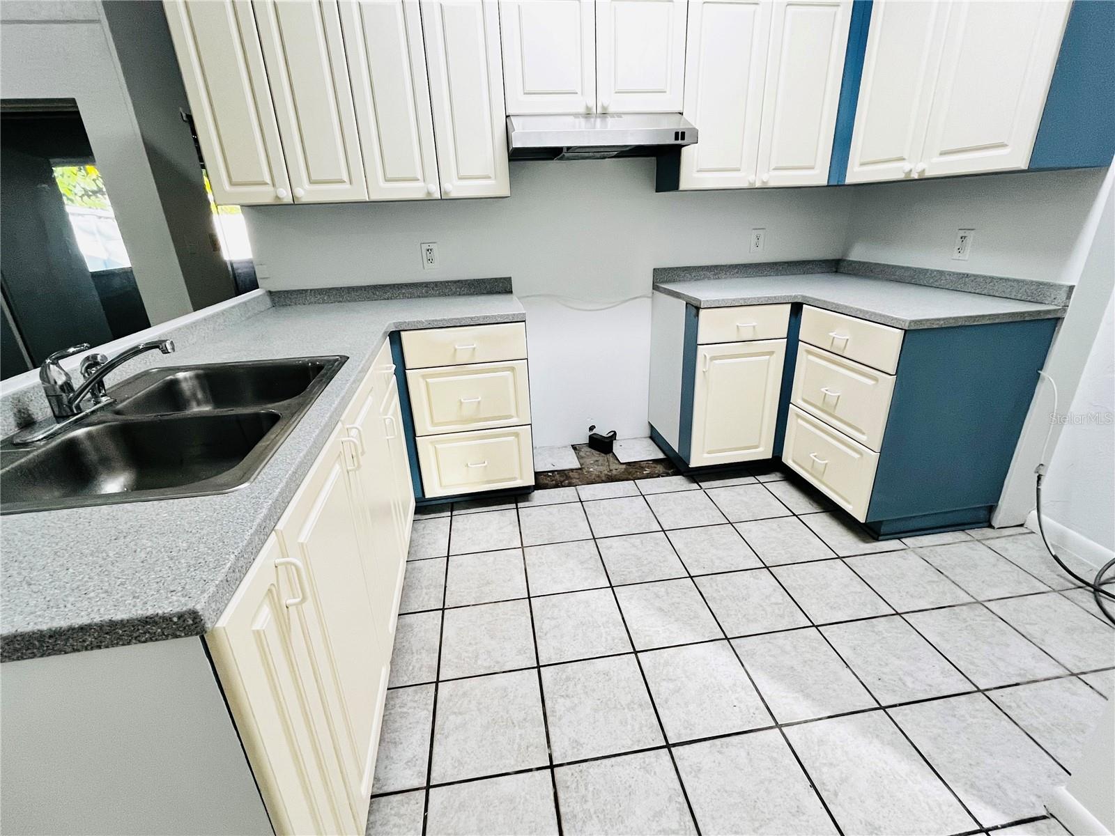 7401 21ST ST N, ST PETERSBURG, FL, 33702