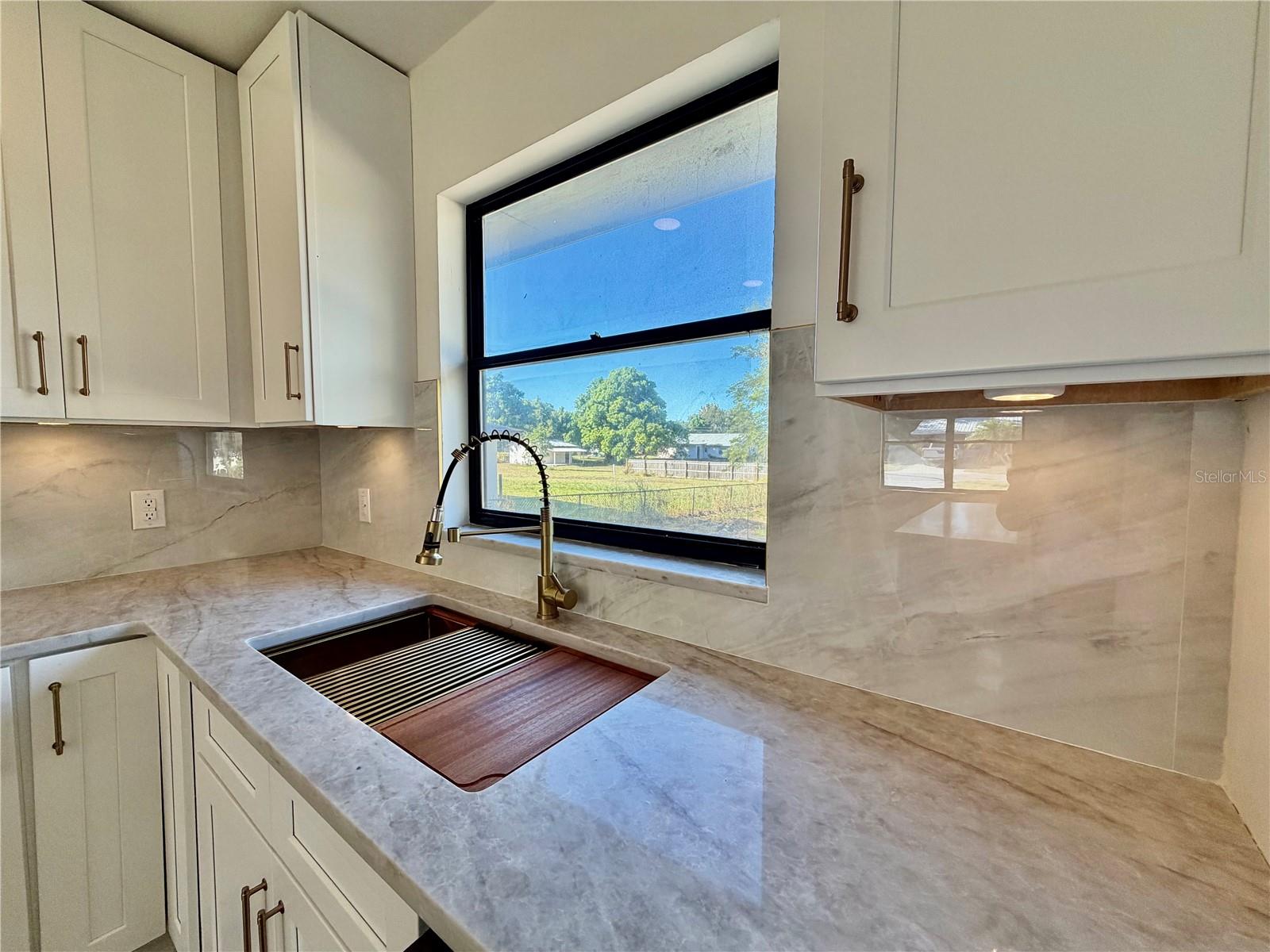 300 W 6TH ST, FROSTPROOF, FL, 33843