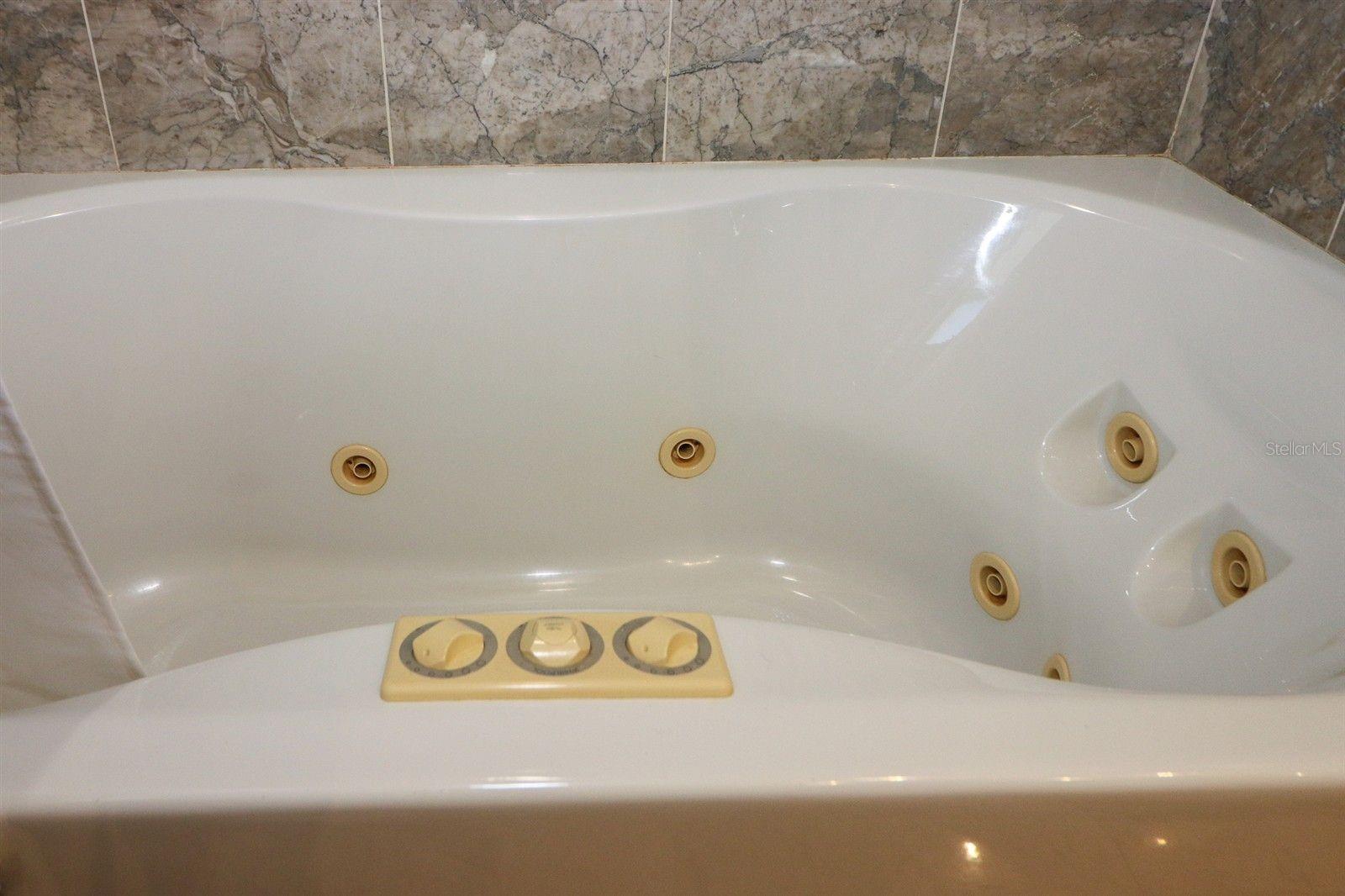 22191 NEW ROCHELLE AVE, PORT CHARLOTTE, FL, 33952