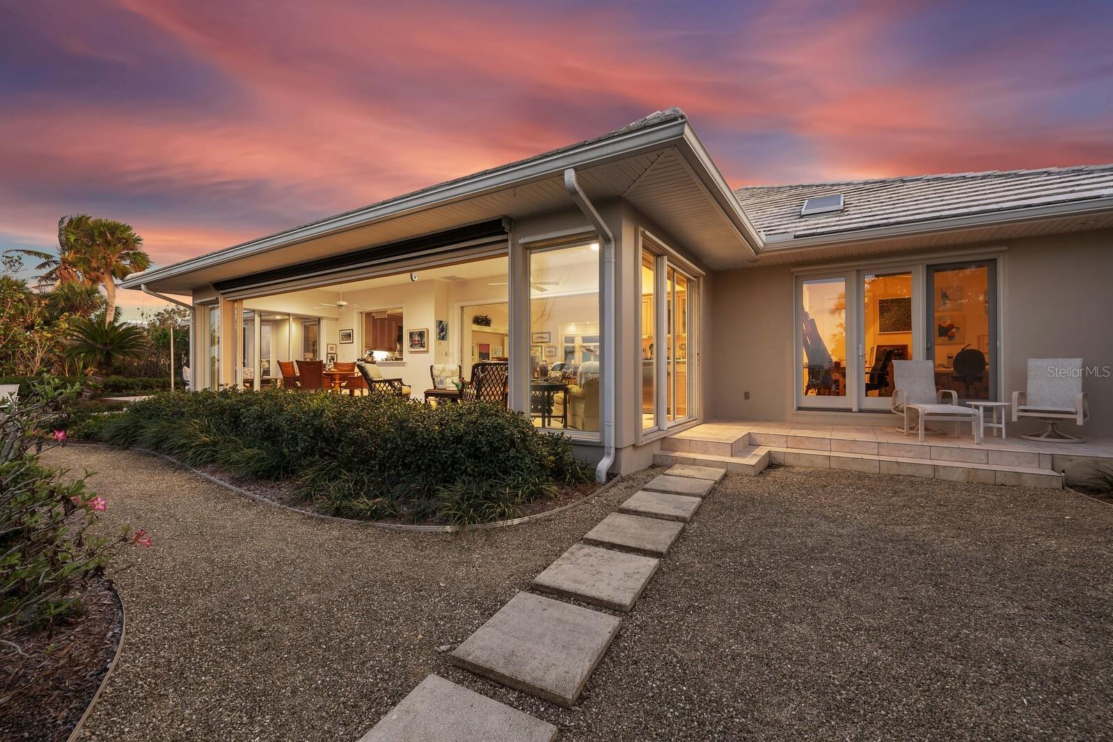 D6144778 Property Photo