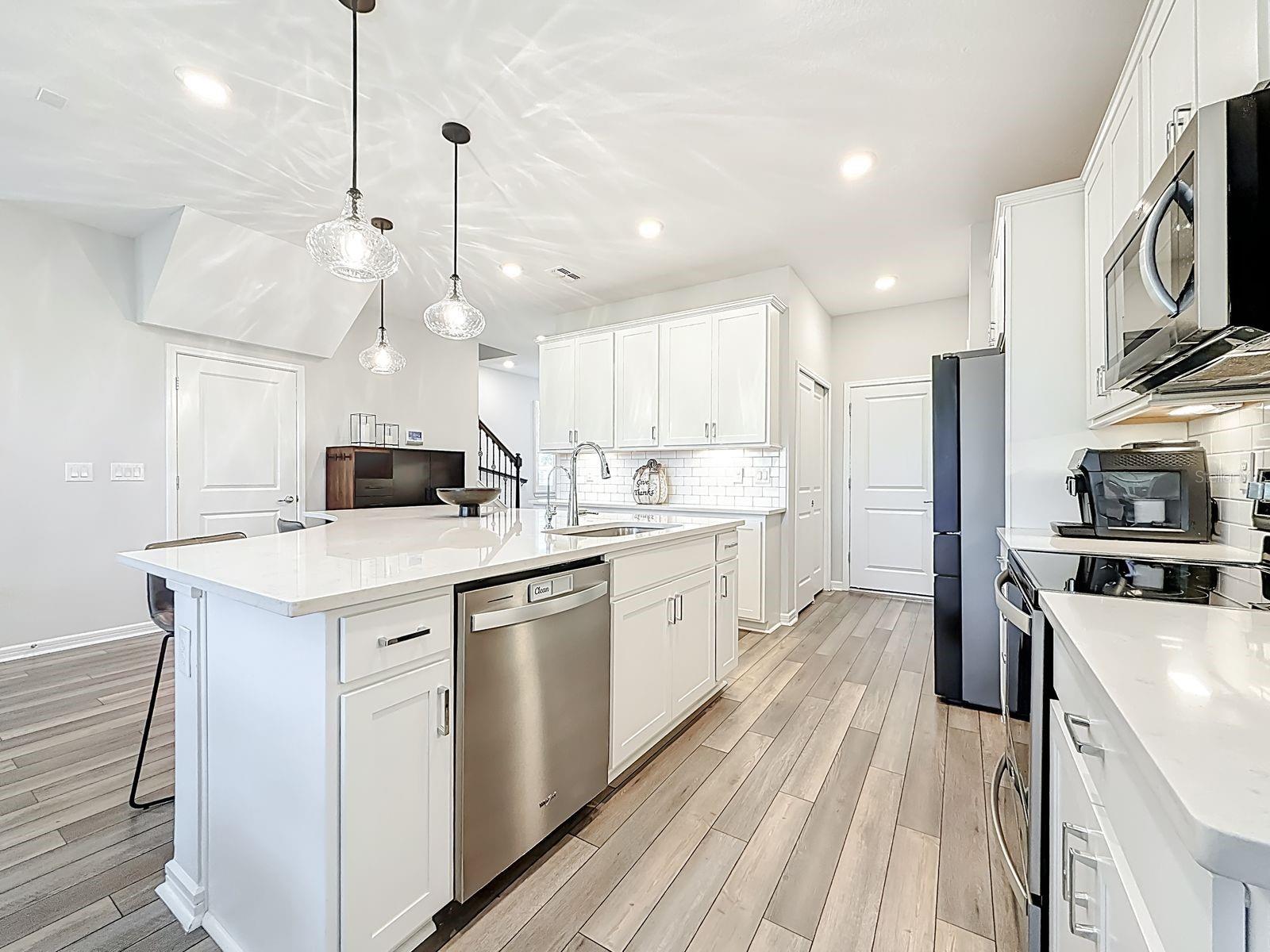 373 SANDBAR AVE NE, ST PETERSBURG, FL, 33716