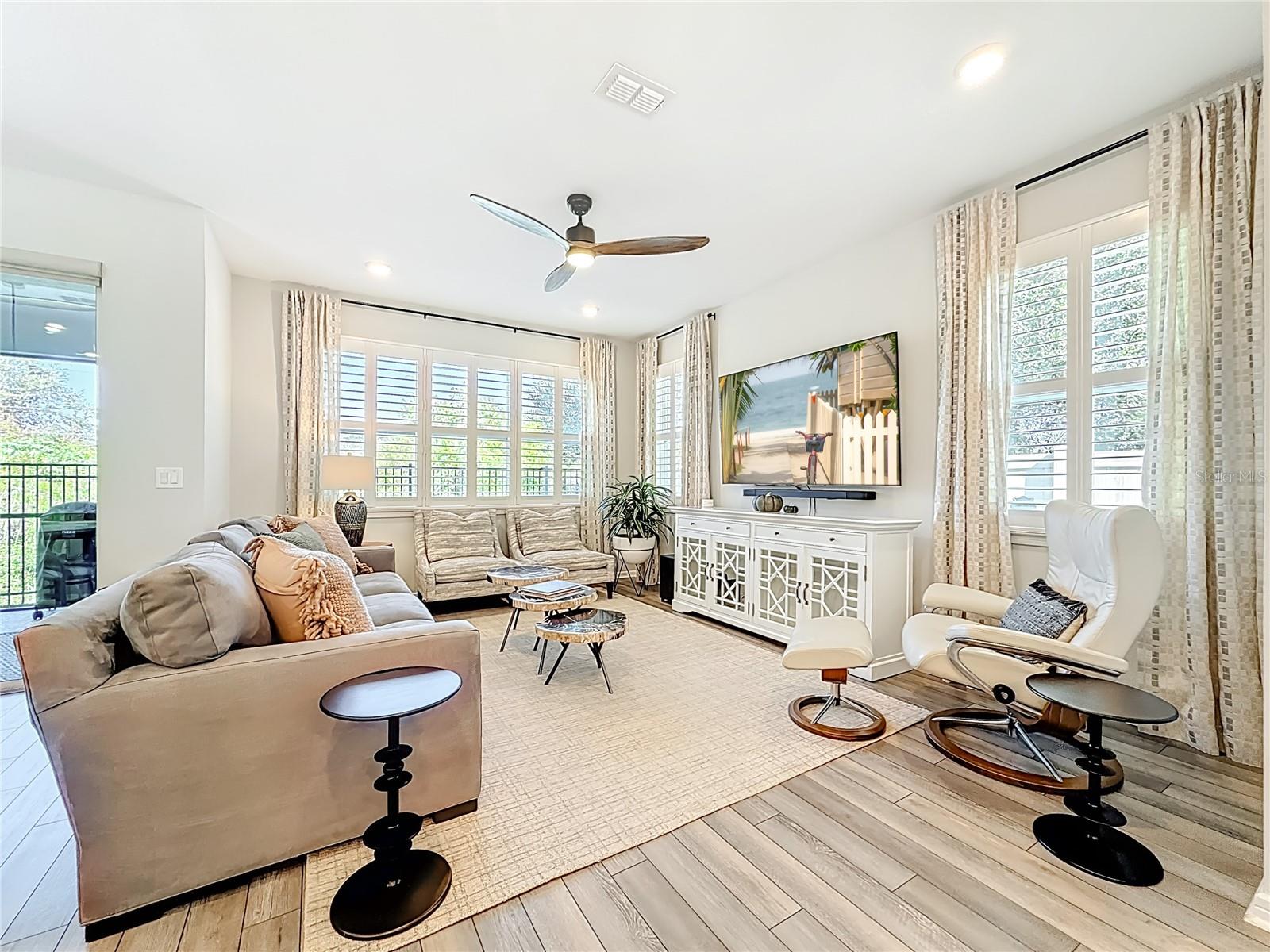 373 SANDBAR AVE NE, ST PETERSBURG, FL, 33716