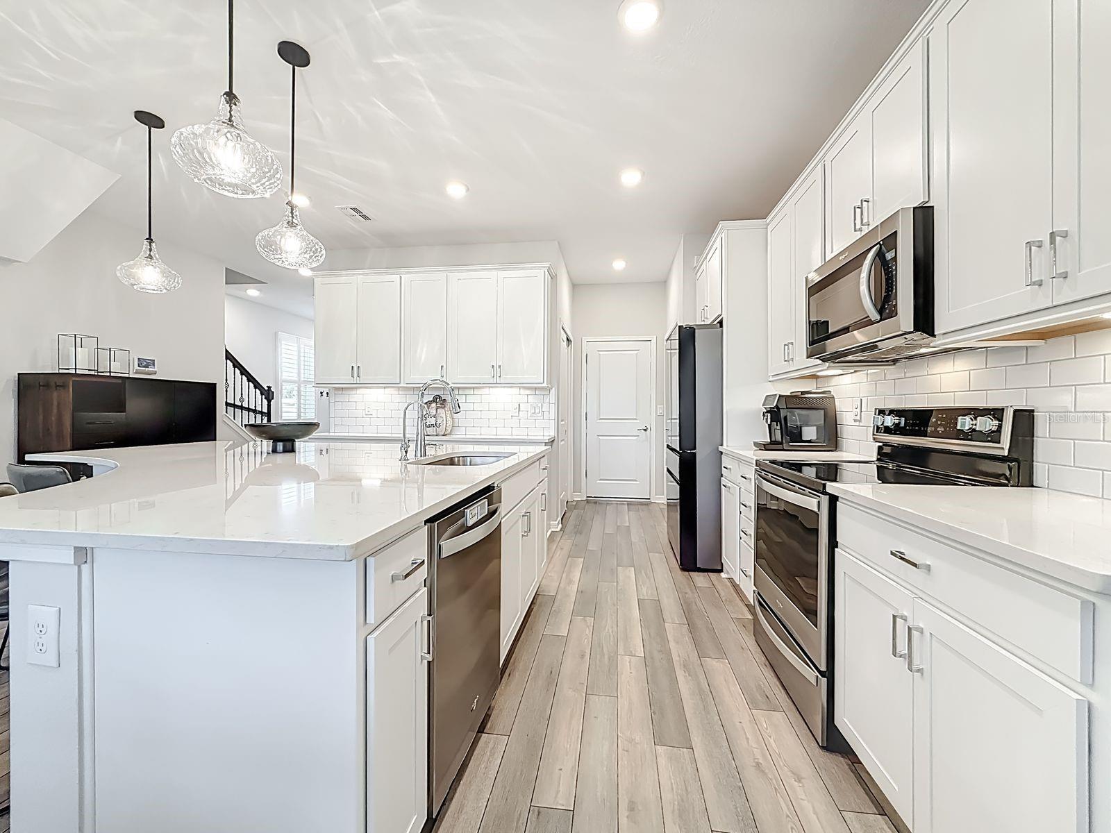 373 SANDBAR AVE NE, ST PETERSBURG, FL, 33716