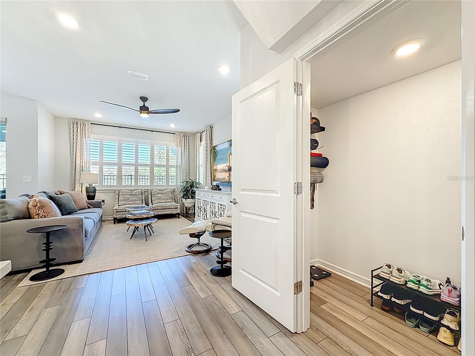 373 SANDBAR AVE NE, ST PETERSBURG, FL, 33716