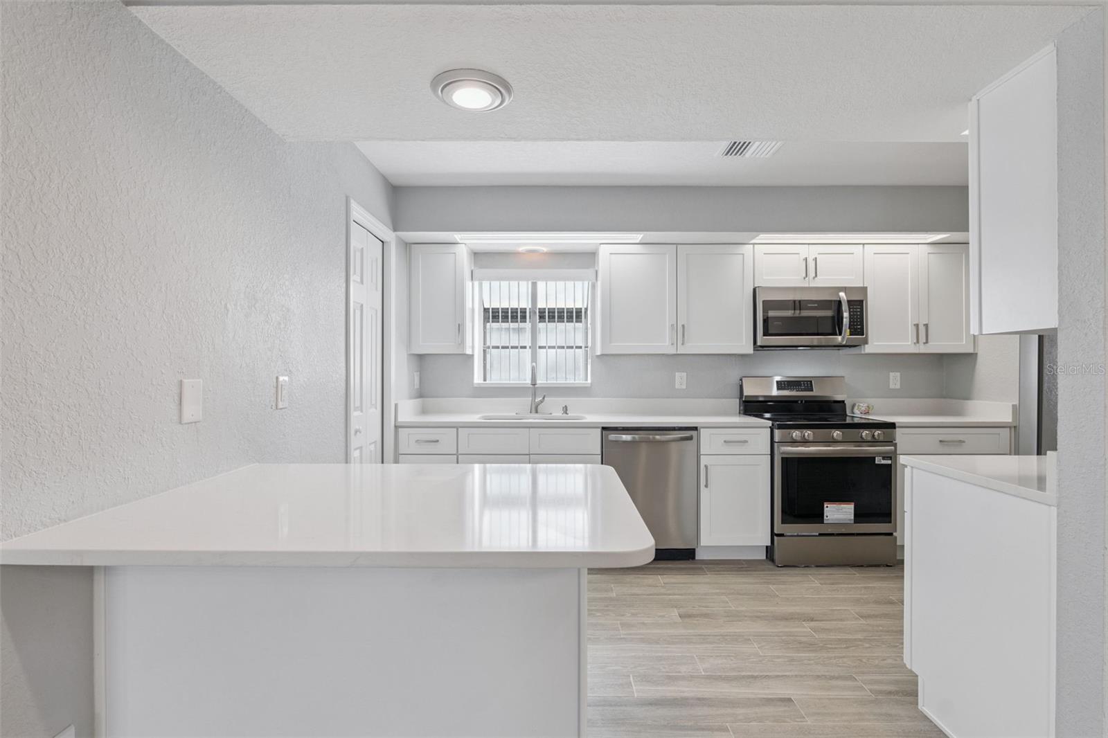 1932 MAPLE CIR #1932, TAVARES, FL, 32778