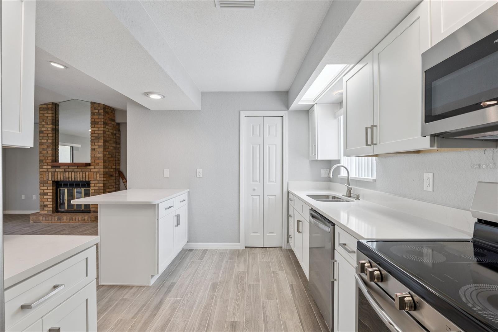 1932 MAPLE CIR #1932, TAVARES, FL, 32778