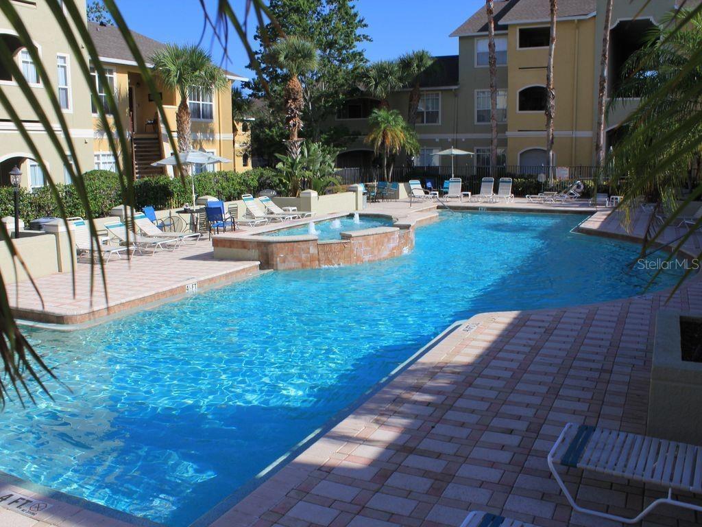 Large pool, great for swimming laps.
