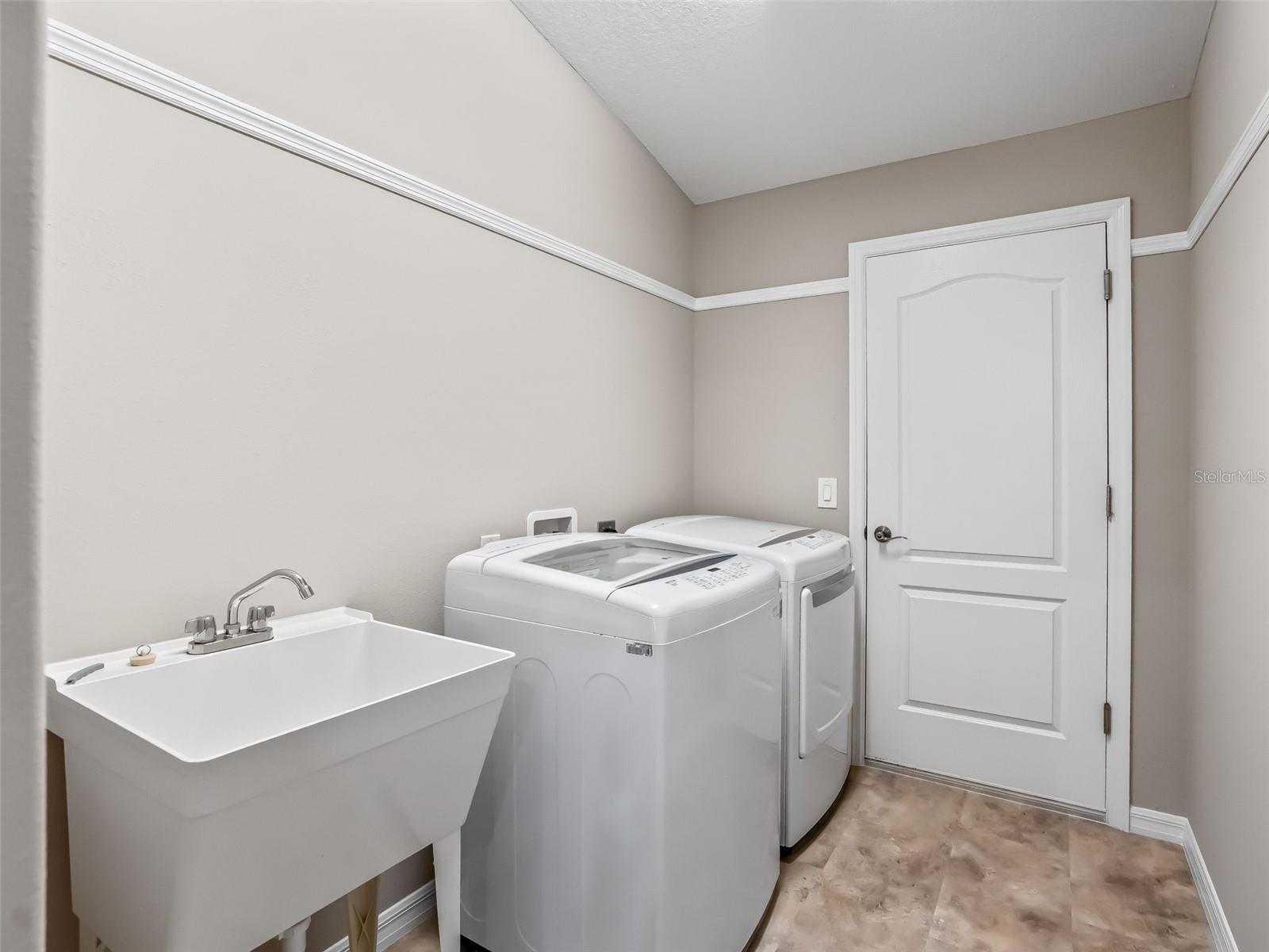 828 SILVER OAK AVE, THE VILLAGES, FL, 32159