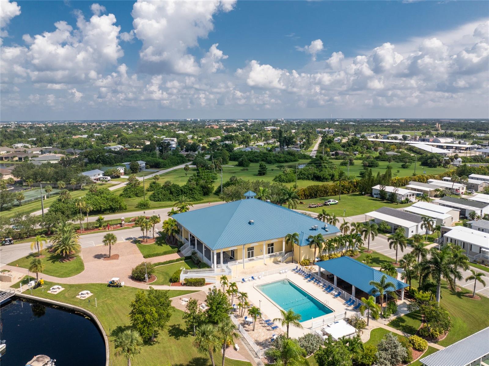 10 HOLLAND DR, PUNTA GORDA, FL, 33950