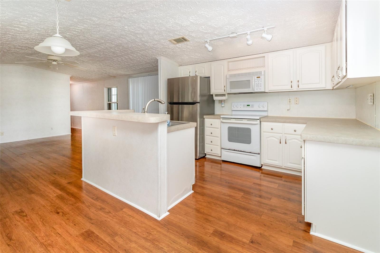 10 HOLLAND DR, PUNTA GORDA, FL, 33950