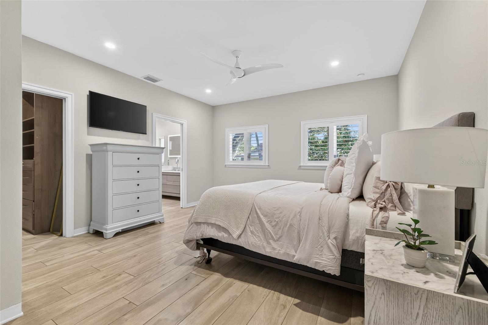 615 15TH AVE NE, ST PETERSBURG, FL, 33704