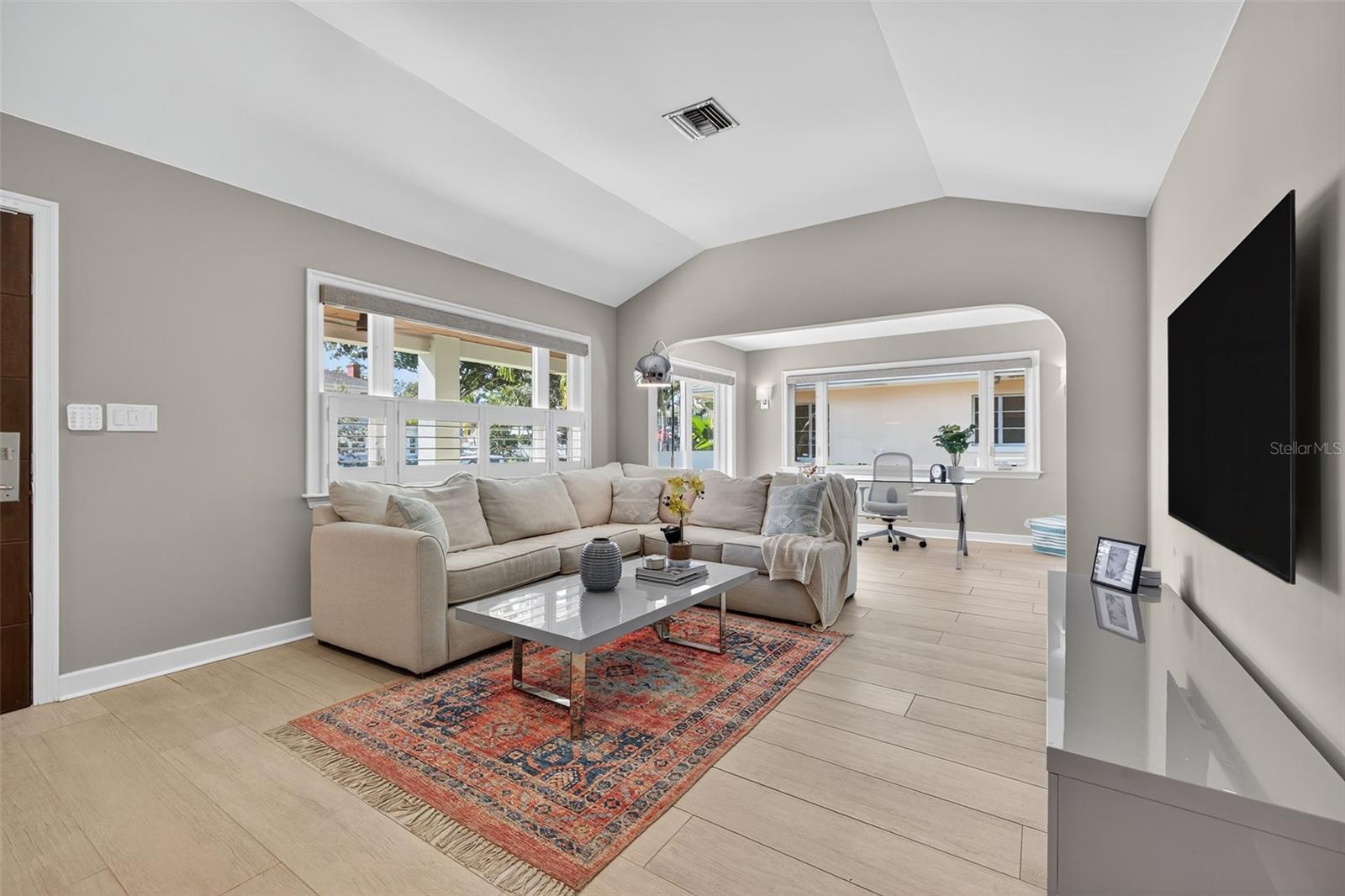 615 15TH AVE NE, ST PETERSBURG, FL, 33704