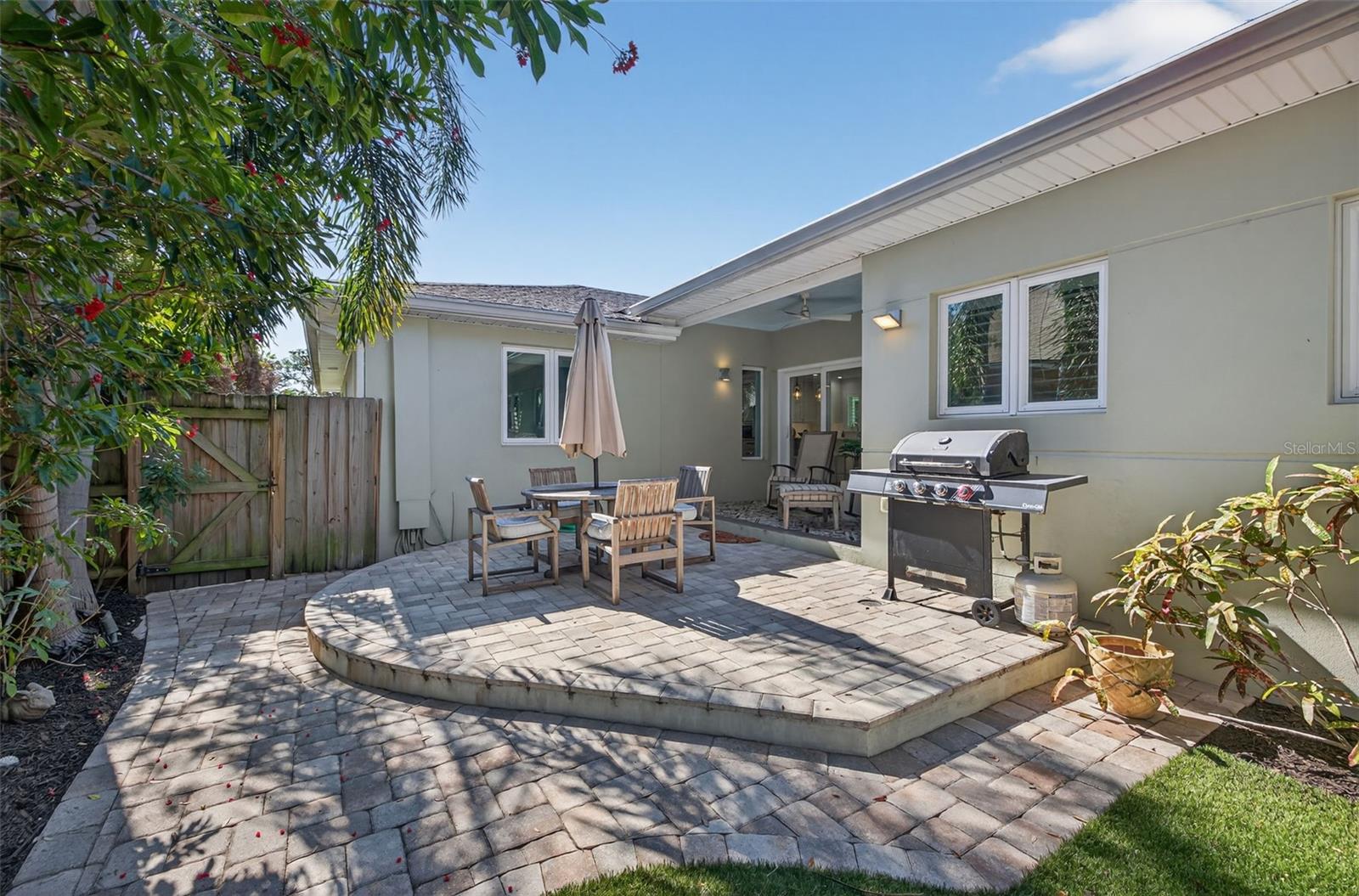 615 15TH AVE NE, ST PETERSBURG, FL, 33704