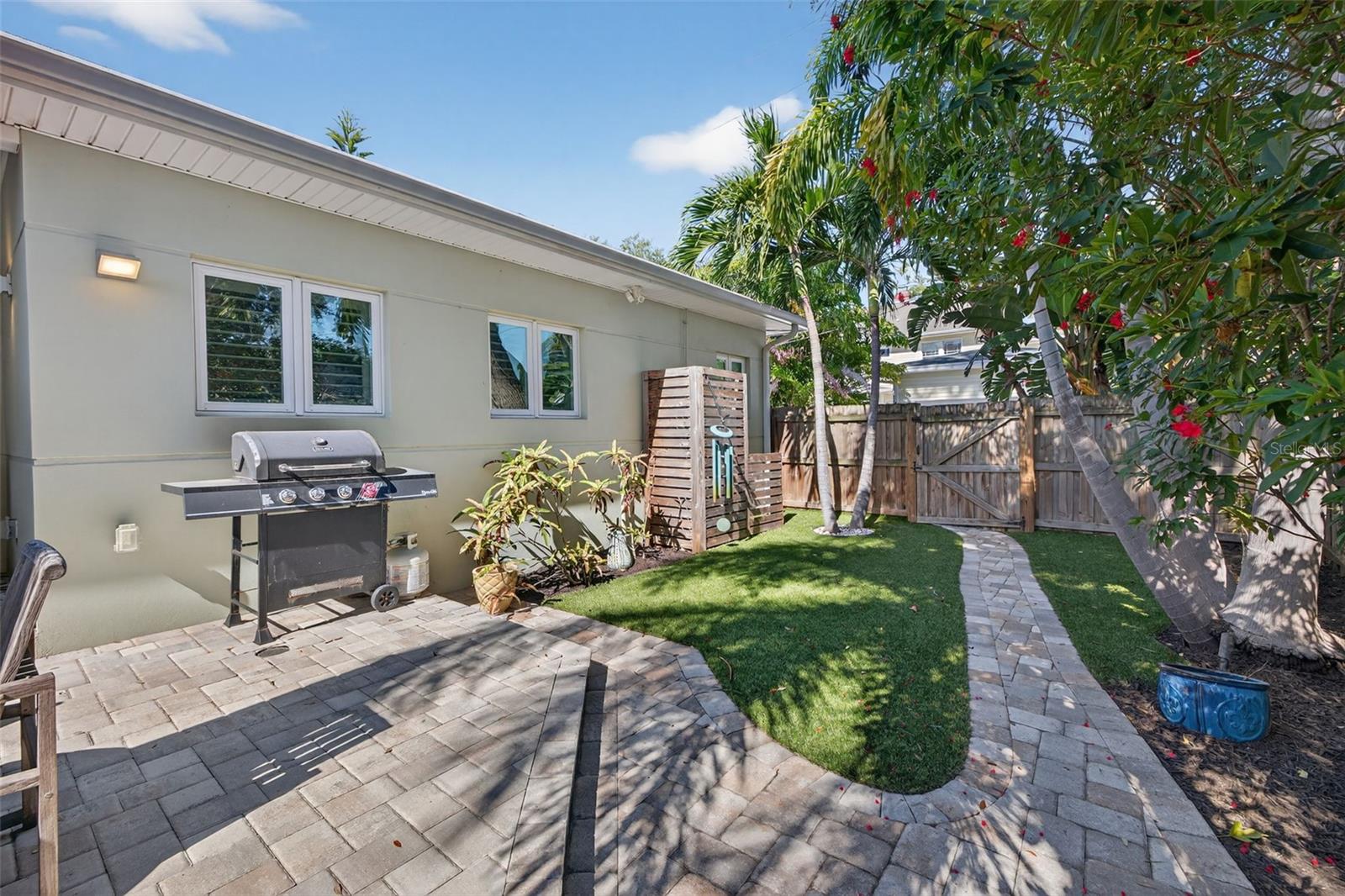 615 15TH AVE NE, ST PETERSBURG, FL, 33704