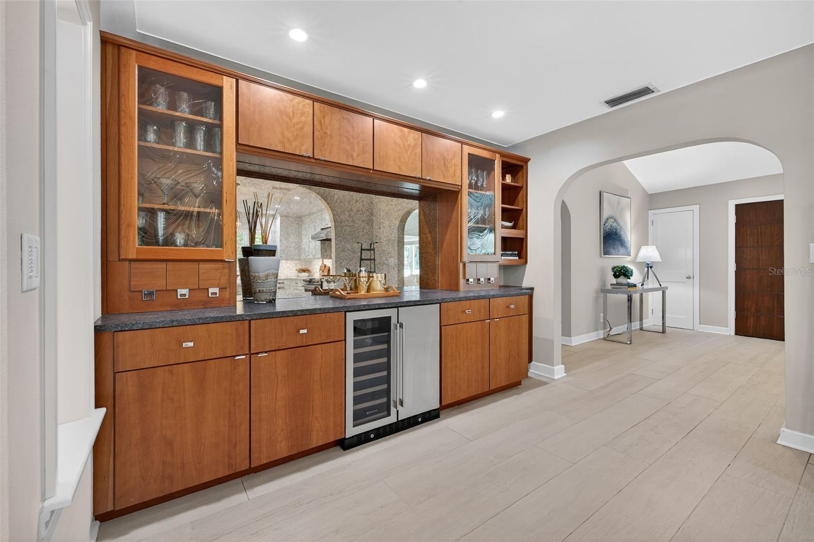 615 15TH AVE NE, ST PETERSBURG, FL, 33704