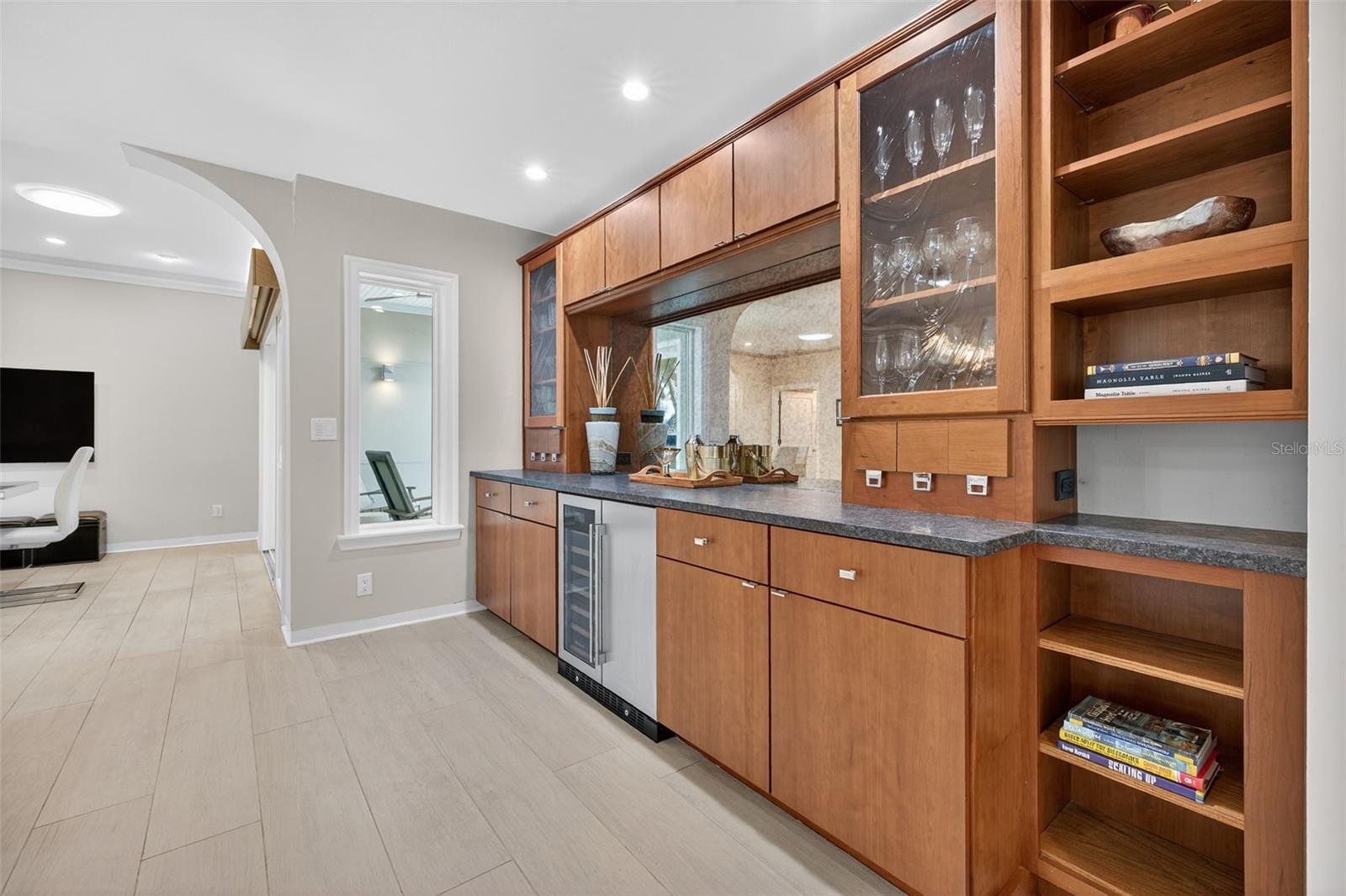 615 15TH AVE NE, ST PETERSBURG, FL, 33704