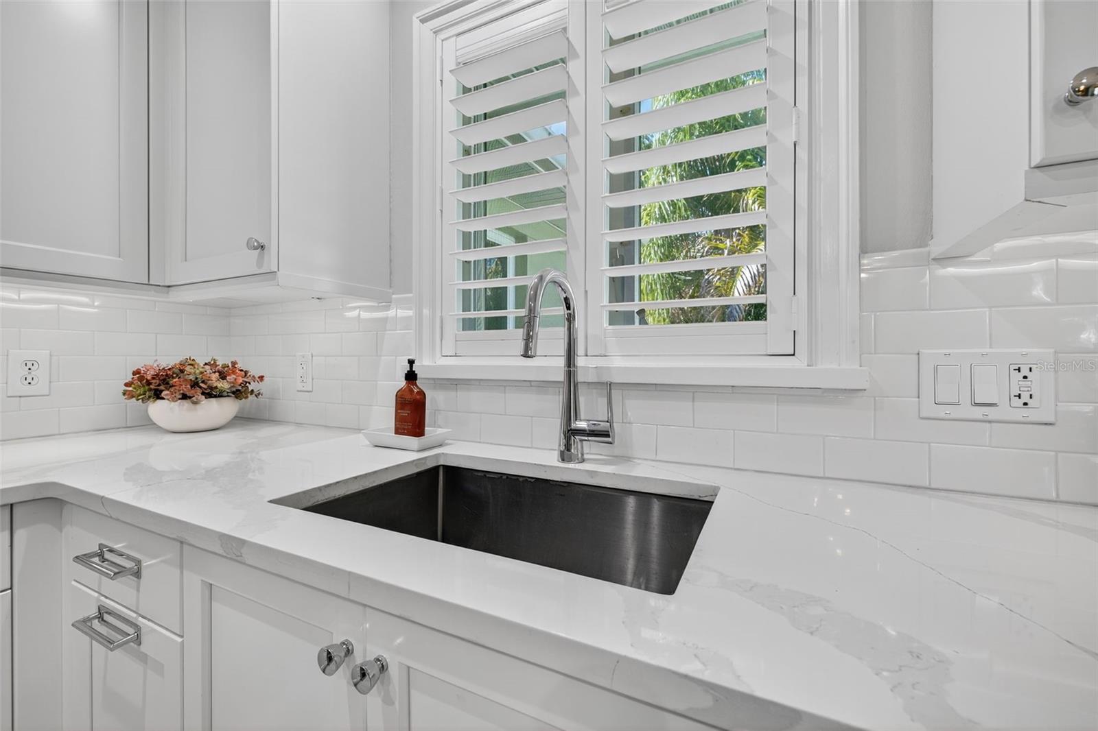 615 15TH AVE NE, ST PETERSBURG, FL, 33704