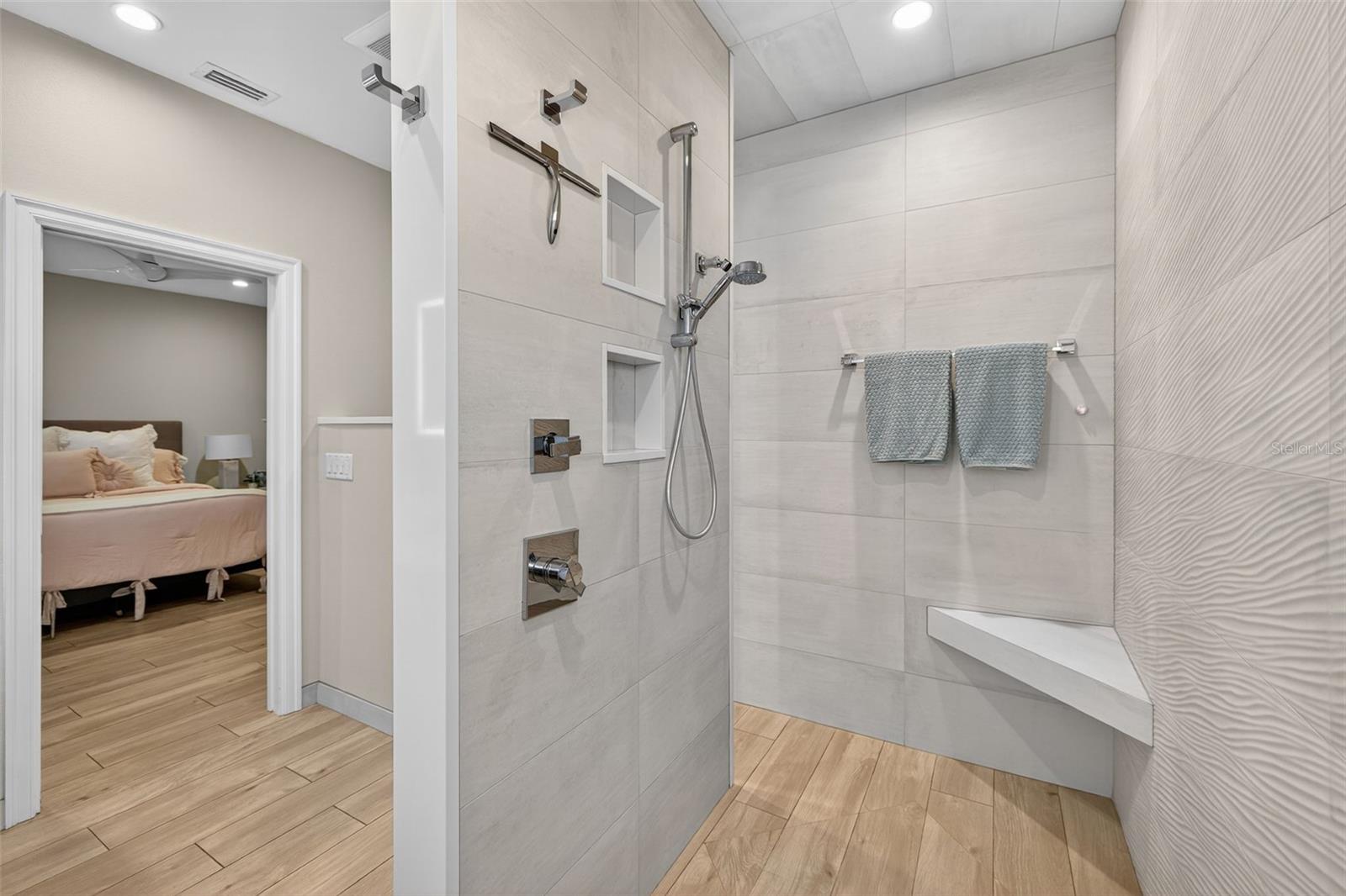 615 15TH AVE NE, ST PETERSBURG, FL, 33704