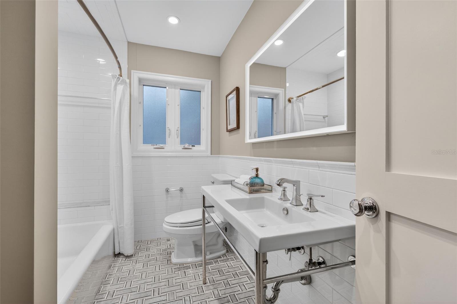 615 15TH AVE NE, ST PETERSBURG, FL, 33704