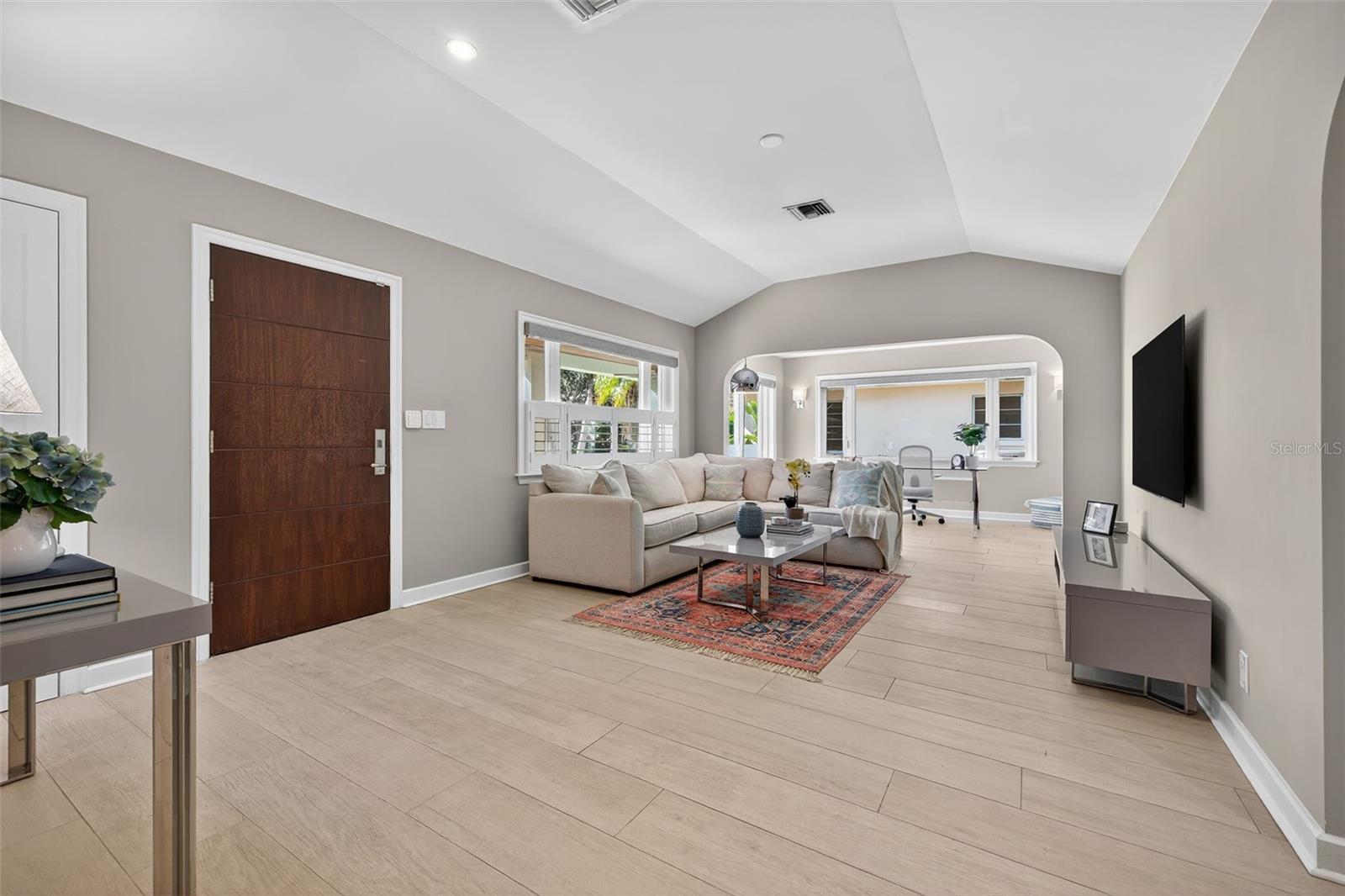 615 15TH AVE NE, ST PETERSBURG, FL, 33704