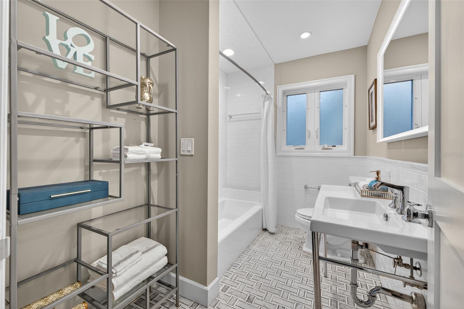 615 15TH AVE NE, ST PETERSBURG, FL, 33704