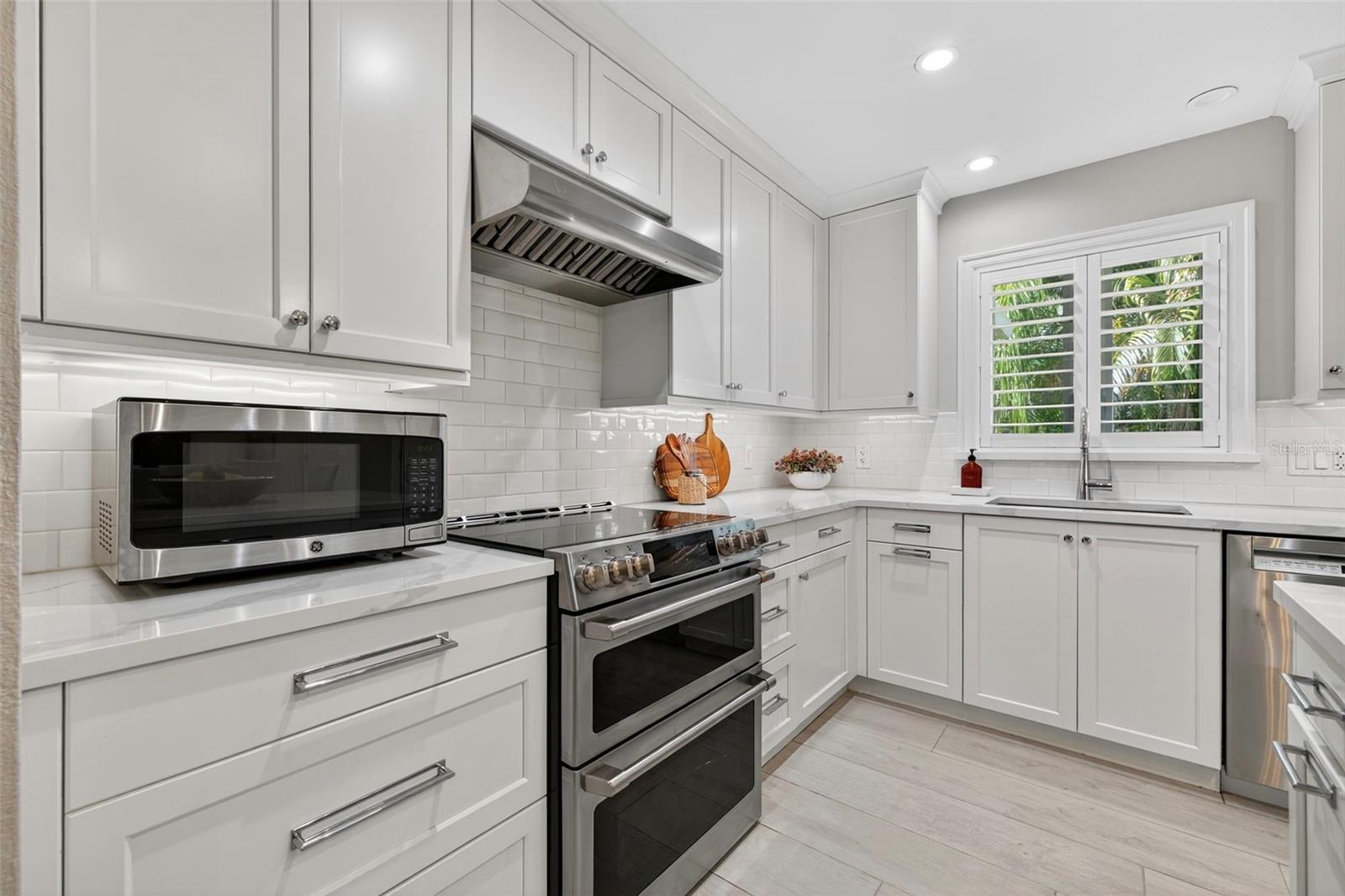 615 15TH AVE NE, ST PETERSBURG, FL, 33704