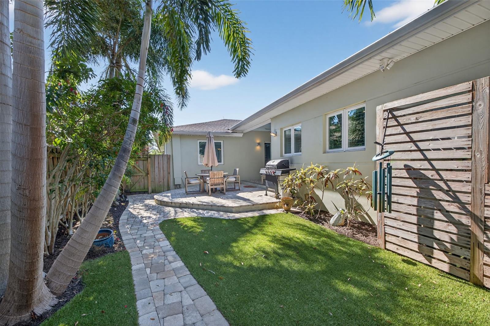 615 15TH AVE NE, ST PETERSBURG, FL, 33704