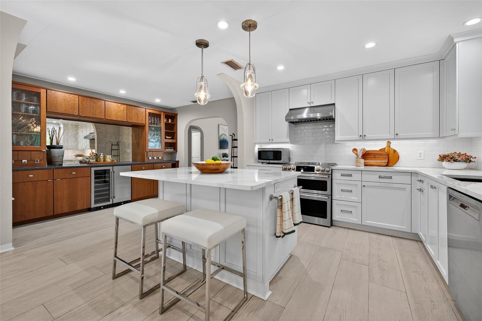 615 15TH AVE NE, ST PETERSBURG, FL, 33704