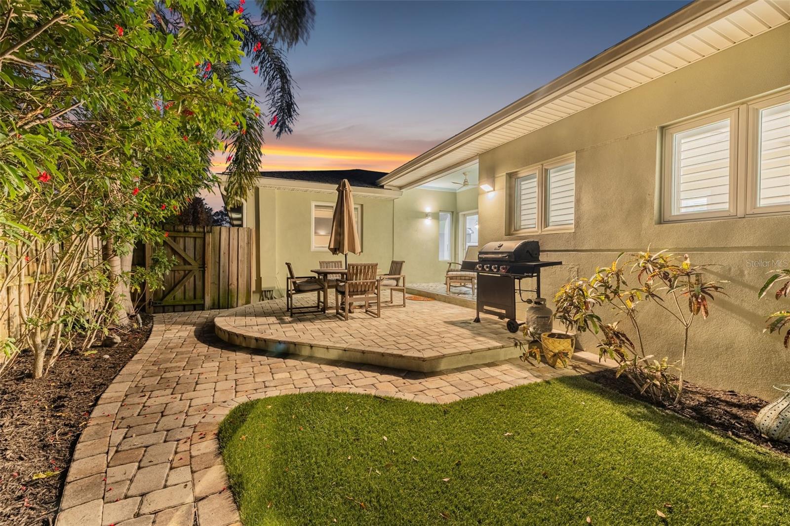 615 15TH AVE NE, ST PETERSBURG, FL, 33704