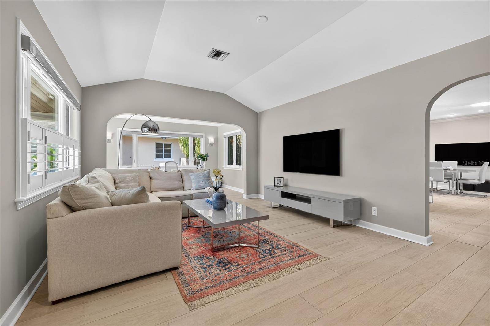 615 15TH AVE NE, ST PETERSBURG, FL, 33704